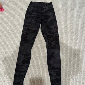 Green camo lulu align leggings 28 in
